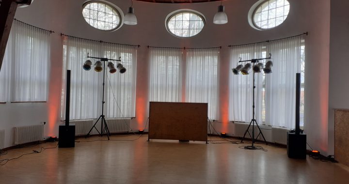 Litox Tontechnik Schützenkellerhalle Biberach LD Systems Maui 44 G2 LD Systems Maui 44 G2 Litox Tontechnik PA-Systeme mieten, Aktive Lautsprechersysteme, PA-Systeme mieten, Professionelle Tontechnik für Events, Lichttechnik mieten Biberach, PA-Anlagen mieten Biberach, Veranstaltungstechnik Biberach, Tontechnik Verleih Biberach, DJ Service Biberach, DJ Equipment Verleih, Tontechnik für HochzeitenBiberach Pa-Anlagen DJ-Technik Musikanlagen mieten RCF LD Systems Maui Mischpult DJ-Mixer JBL
