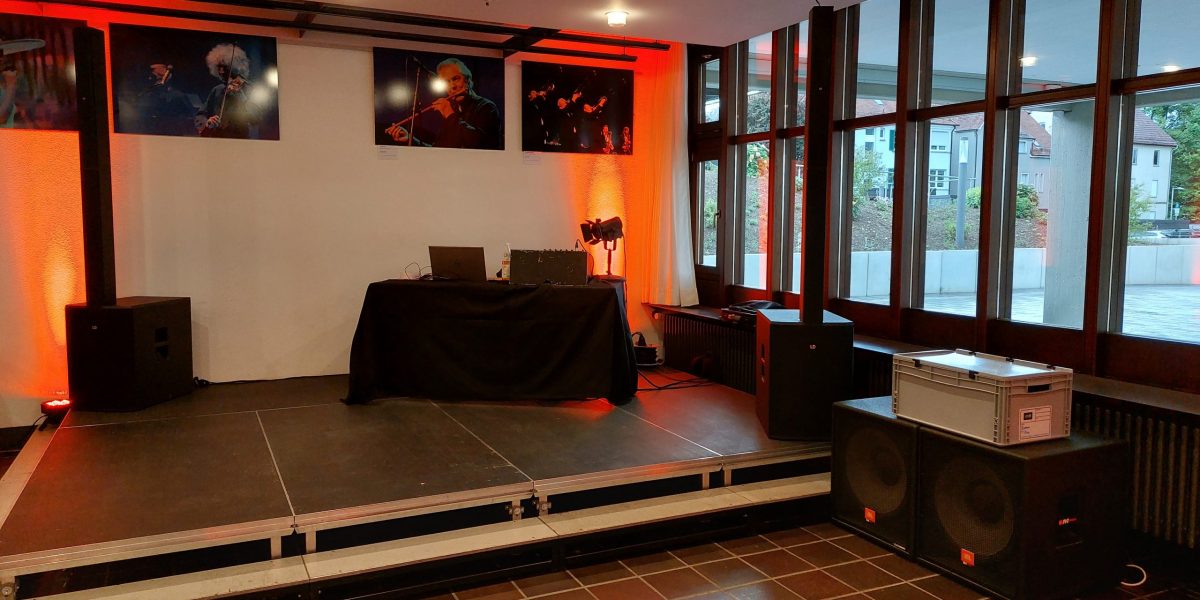 Applaus Stadthalle Biberach Litox Tontechnik Biberach PA-Systeme mieten, Aktive Lautsprechersysteme, PA-Systeme mieten, Professionelle Tontechnik für Events, Lichttechnik mieten Biberach, PA-Anlagen mieten Biberach, Veranstaltungstechnik Biberach, Tontechnik Verleih Biberach, DJ Service Biberach, DJ Equipment Verleih, Tontechnik für Hochzeiten