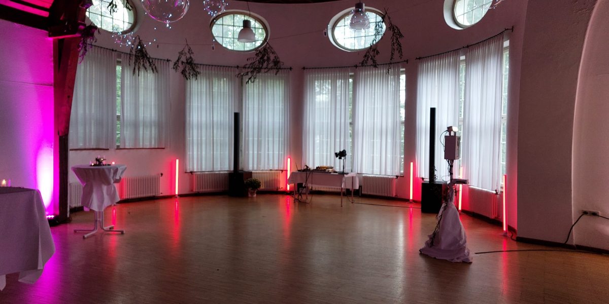Litox Tontechnik Eventtechnik Biberach Schützenkellerhalle Hochzeit Veranstaltungstechnik PA-Systeme mieten, Aktive Lautsprechersysteme, PA-Systeme mieten, Professionelle Tontechnik für Events, Lichttechnik mieten Biberach, PA-Anlagen mieten Biberach, Veranstaltungstechnik Biberach, Tontechnik Verleih Biberach, DJ Service Biberach, DJ Equipment Verleih, Tontechnik für Hochzeiten